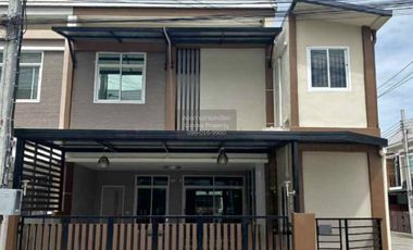 For sale 5 bedrooms townhouse in Phasi Charoen, Bangkok