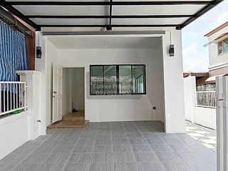 For sale 2 bedrooms townhouse in Khlong Luang, Pathum Thani