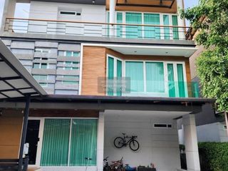 Casa en venta de 5 habitaciones en Chatuchak, Bangkok