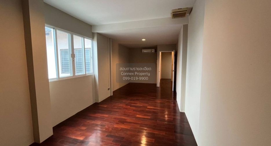 For sale 3 bedrooms townhouse in Suan Luang, Bangkok