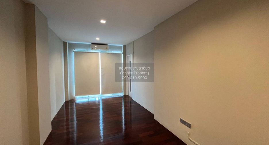 For sale 3 bedrooms townhouse in Suan Luang, Bangkok
