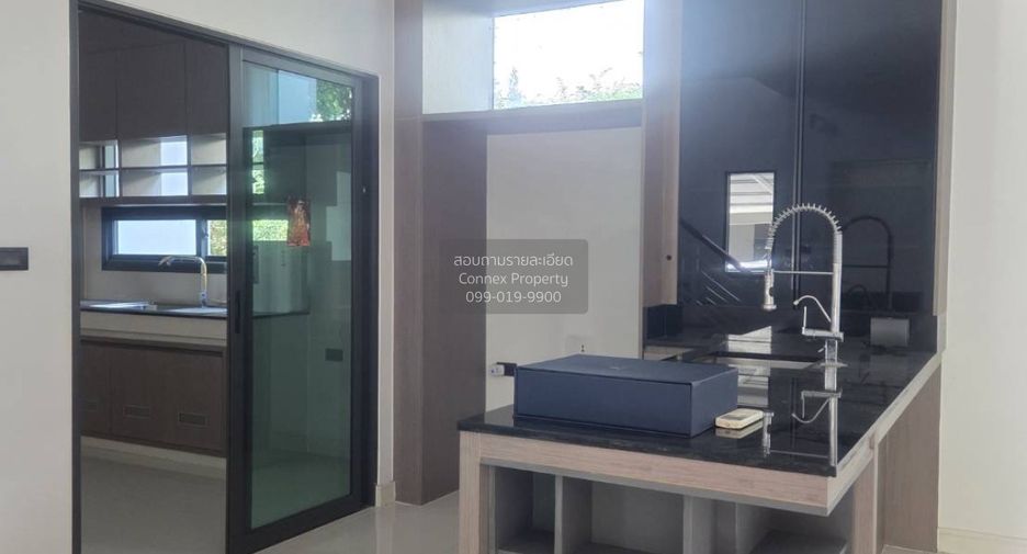 For sale 4 bedrooms house in Thawi Watthana, Bangkok