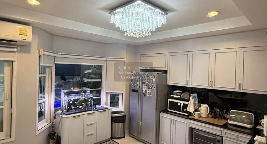 Reihenhaus zum Kauf mit 3 Zimmer in Phra Khanong, Bangkok