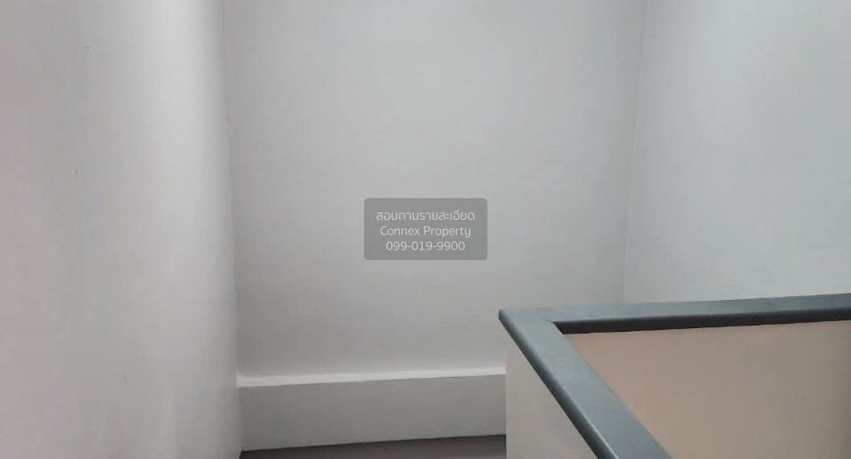 For sale 4 bedrooms townhouse in Bang Khun Thian, Bangkok