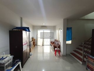 Reihenhaus zum Kauf mit 4 Zimmer in Thung Khru, Bangkok
