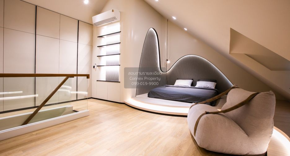 For sale 4 bedrooms townhouse in Watthana, Bangkok
