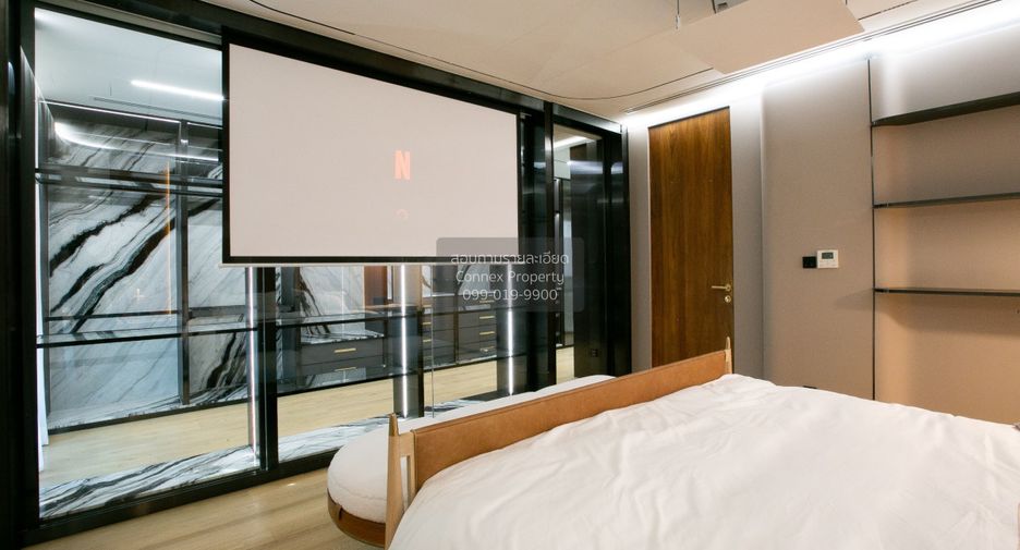 For sale 4 bedrooms townhouse in Watthana, Bangkok
