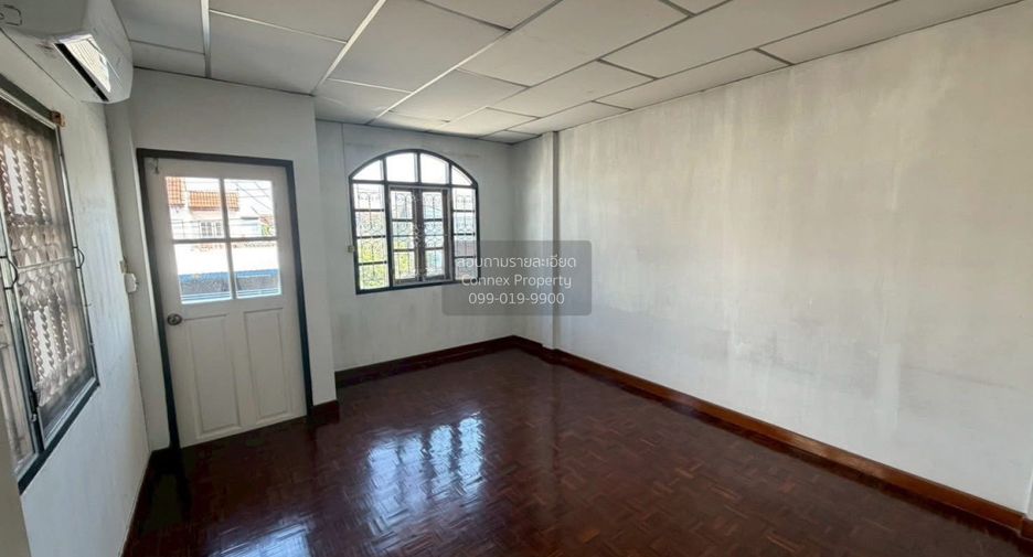À vendre 3 chambres maison de ville à Bang Bua Thong, Nonthaburi