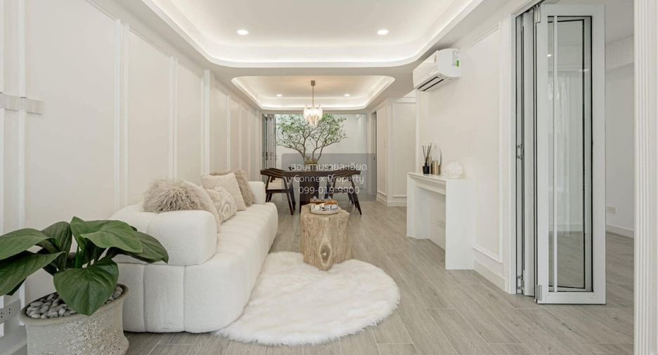 Casa adosada en venta de 4 habitaciones en Watthana, Bangkok