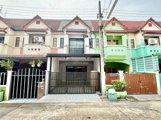 À vendre 3 chambres maison de ville à Bang Bua Thong, Nonthaburi