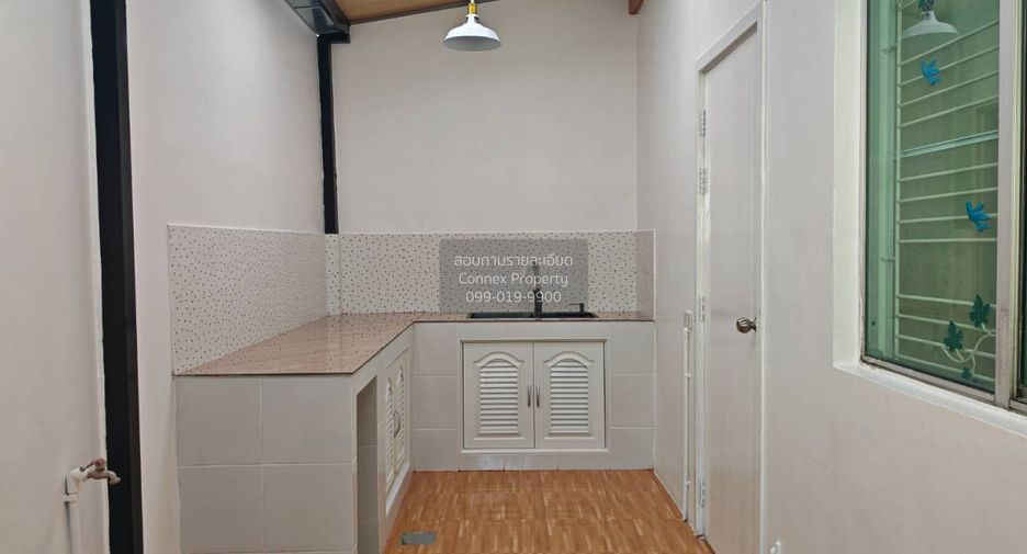 Casa adosada en venta de 3 habitaciones en Bang Phli, Samut Prakan