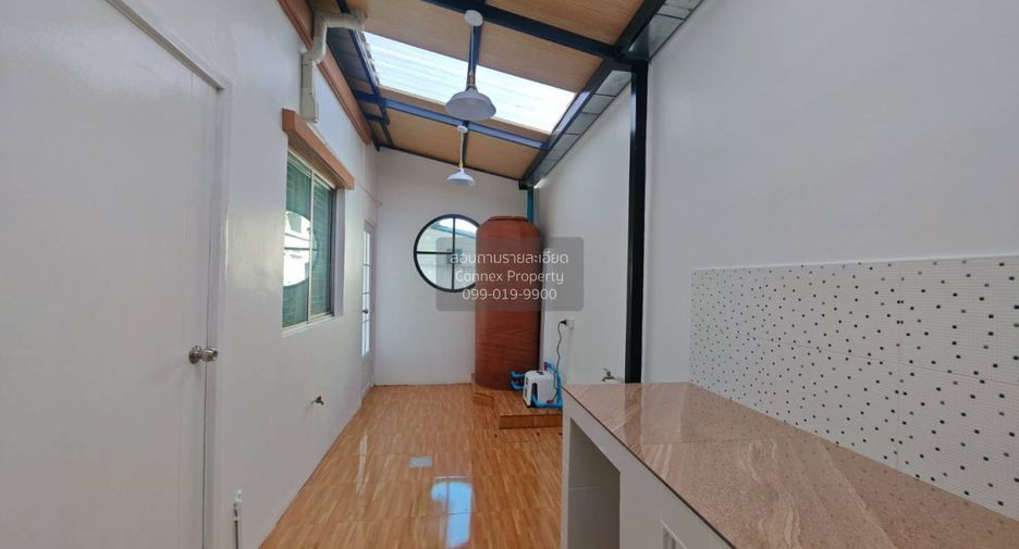 Casa adosada en venta de 3 habitaciones en Bang Phli, Samut Prakan