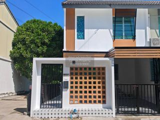À vendre 3 chambres maison de ville à Bang Phli, Samut Prakan