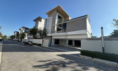 Casa en alquiler de 5 habitaciones en Saphan Sung, Bangkok