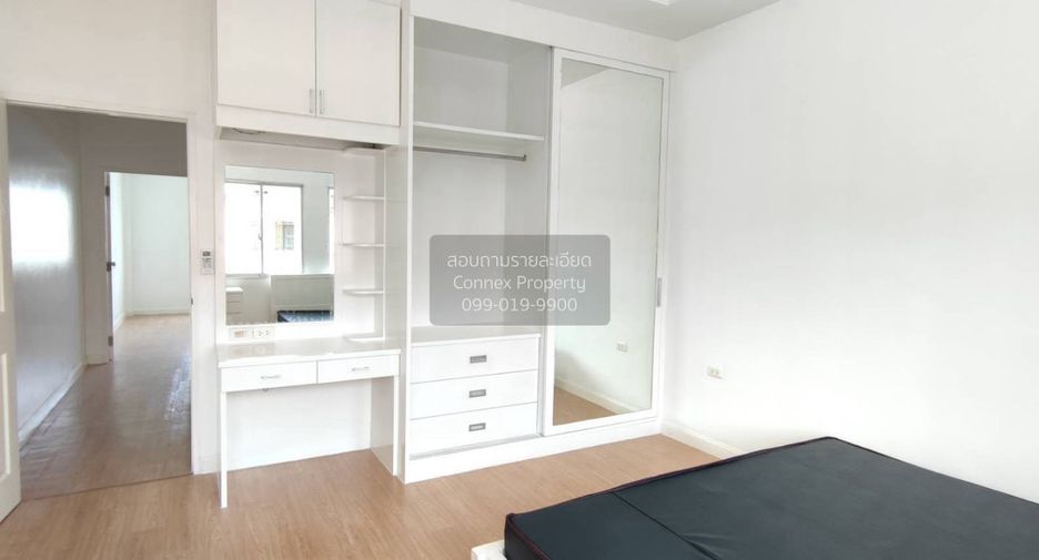 For rent 2 bedrooms townhouse in Khlong Luang, Pathum Thani