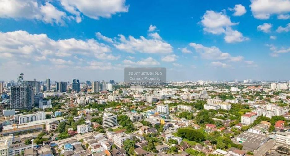 For rent 2 bedrooms condo in Phra Khanong, Bangkok