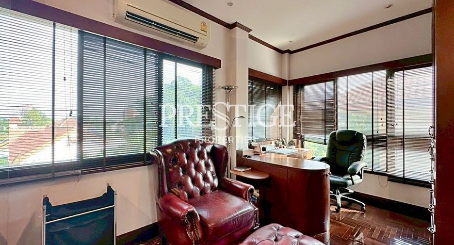 For sale 5 bedrooms house in Mueang Nonthaburi, Nonthaburi