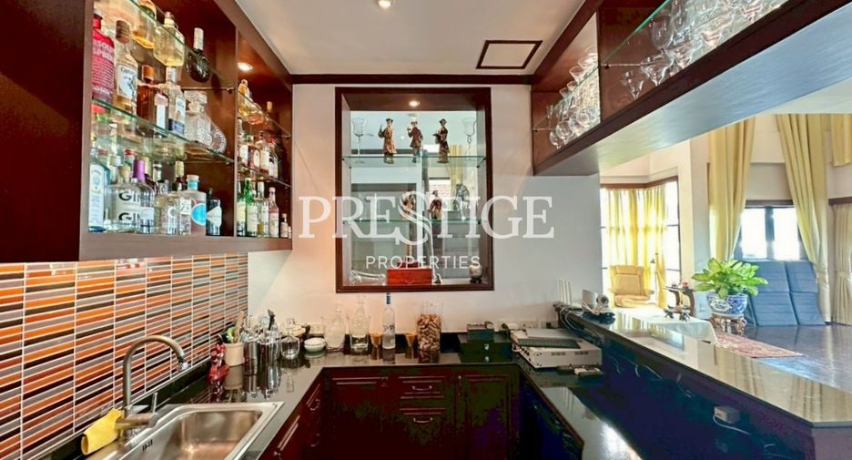 For sale 5 bedrooms house in Mueang Nonthaburi, Nonthaburi