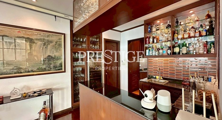 For sale 5 bedrooms house in Mueang Nonthaburi, Nonthaburi