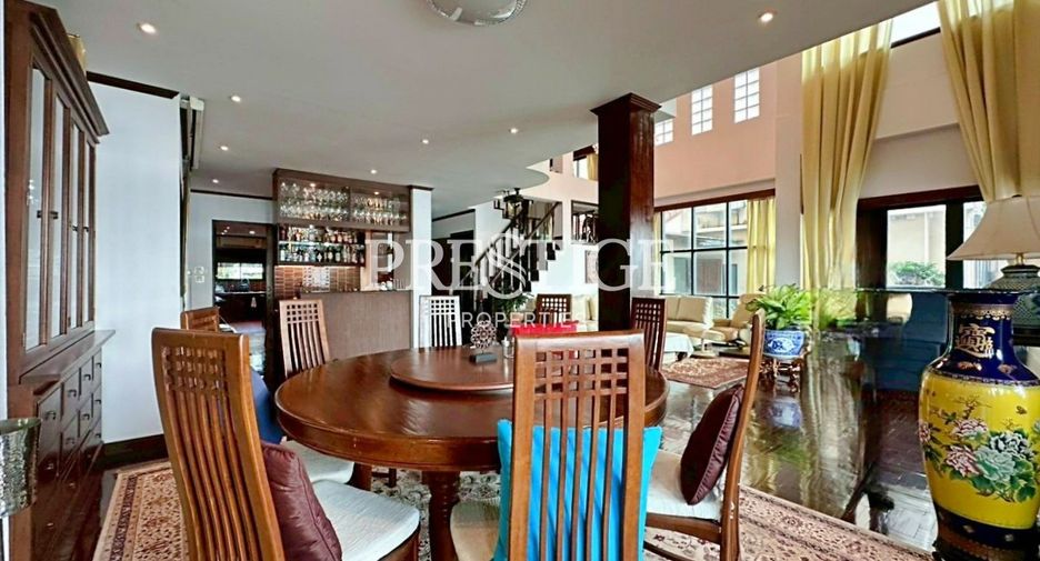 For sale 5 bedrooms house in Mueang Nonthaburi, Nonthaburi