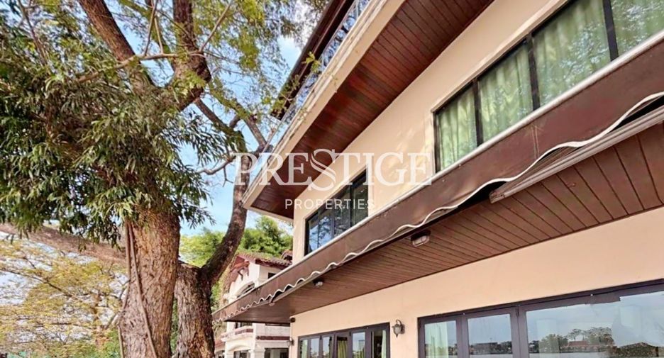 For sale 5 bedrooms house in Mueang Nonthaburi, Nonthaburi