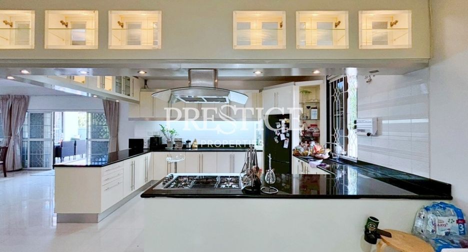 For sale 4 bedrooms house in East Pattaya, Pattaya