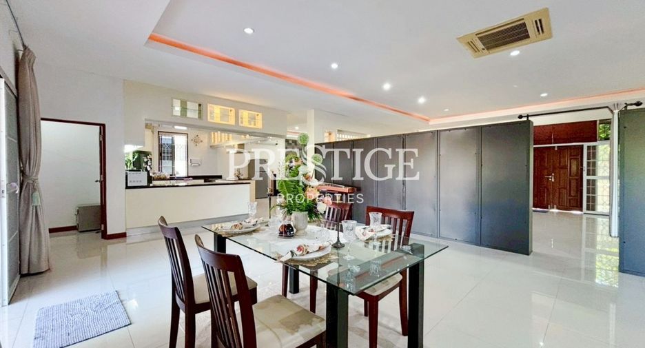 For sale 4 bedrooms house in East Pattaya, Pattaya