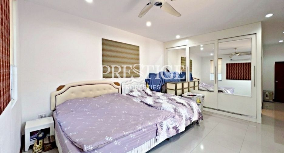For sale 4 bedrooms house in East Pattaya, Pattaya