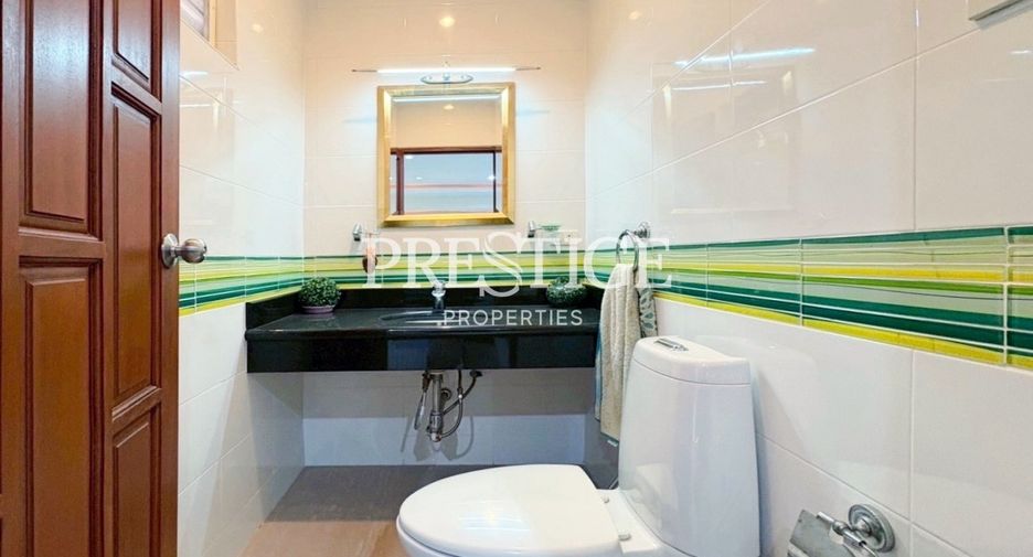 For sale 4 bedrooms house in East Pattaya, Pattaya