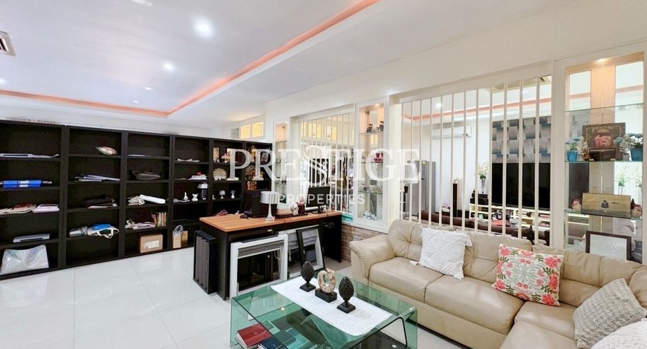 For sale 4 bedrooms house in East Pattaya, Pattaya