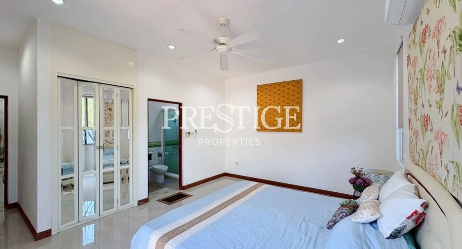 For sale 4 bedrooms house in East Pattaya, Pattaya