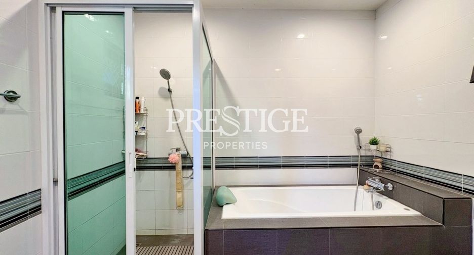 For sale 4 bedrooms house in East Pattaya, Pattaya