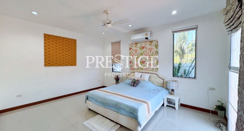 For sale 4 bedrooms house in East Pattaya, Pattaya
