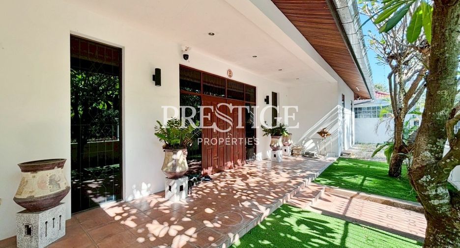 For sale 4 bedrooms house in East Pattaya, Pattaya