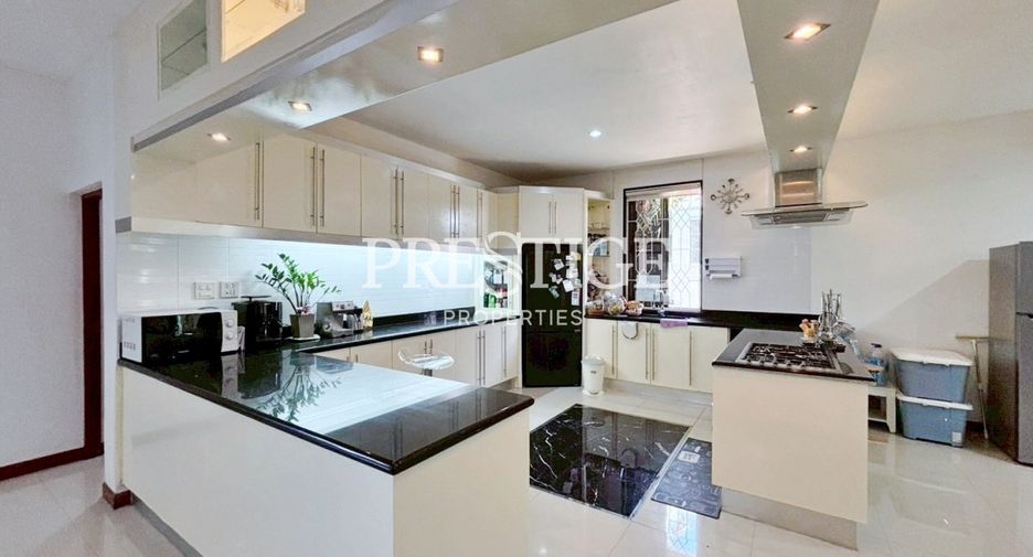 For sale 4 bedrooms house in East Pattaya, Pattaya