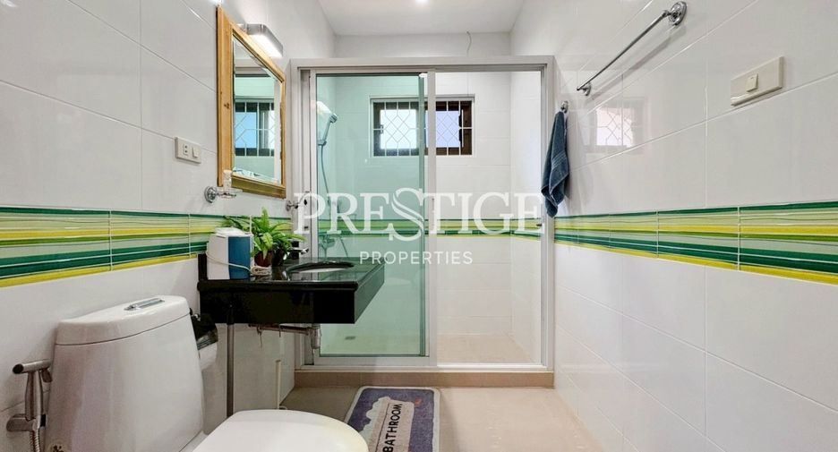 For sale 4 bedrooms house in East Pattaya, Pattaya