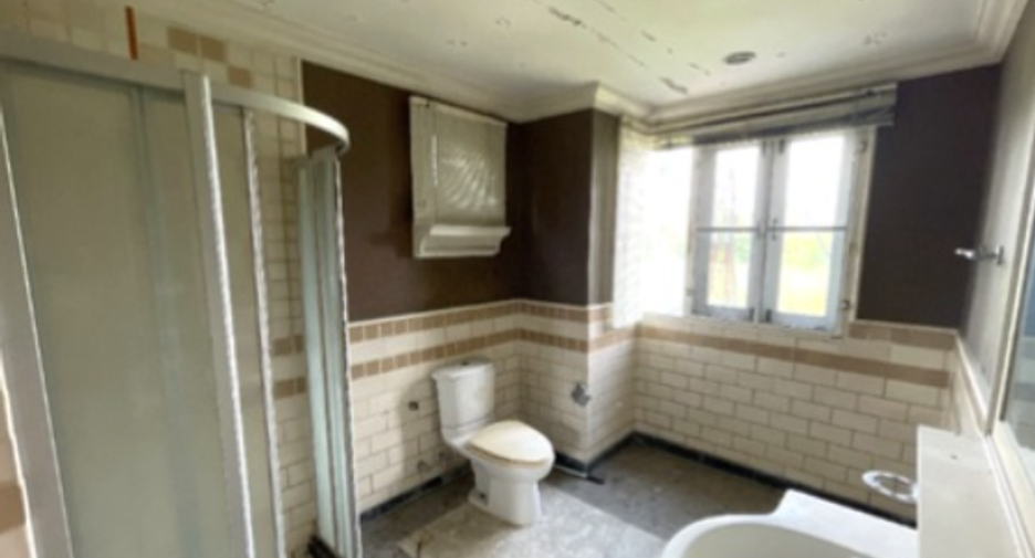 For sale 4 ベッドルーム house in Nong Khaem, Bangkok