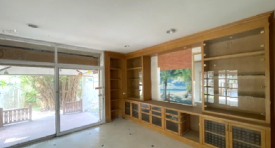 For sale 4 ベッドルーム house in Nong Khaem, Bangkok