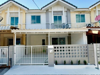 For rent 3 bedrooms townhouse in Bang Khun Thian, Bangkok