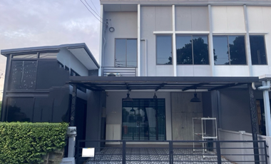 Reihenhaus zur Miete mit 5 Zimmer in Saphan Sung, Bangkok