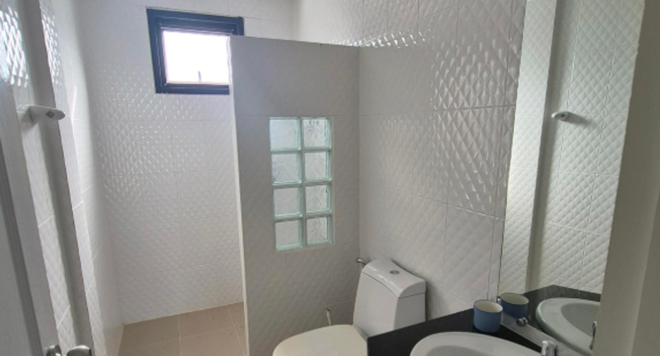 Casa adosada en venta de 3 habitaciones en Hang Dong, Chiang Mai