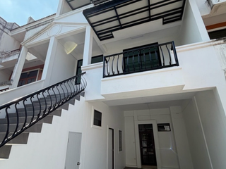 For rent 7 bedrooms townhouse in Bang Na, Bangkok