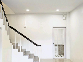 For sale 2 bedrooms townhouse in Mueang Suphanburi, Suphan Buri