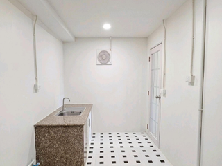 For sale 2 bedrooms townhouse in Mueang Suphanburi, Suphan Buri