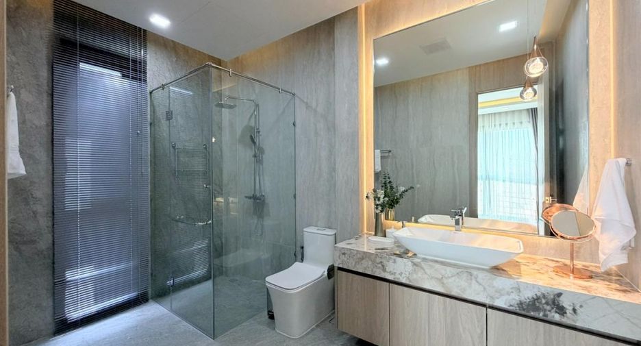 Casa en venta de 5 habitaciones en Bang Lamung, Chonburi