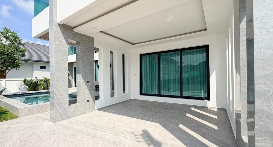 Casa en venta de 5 habitaciones en Bang Lamung, Chonburi