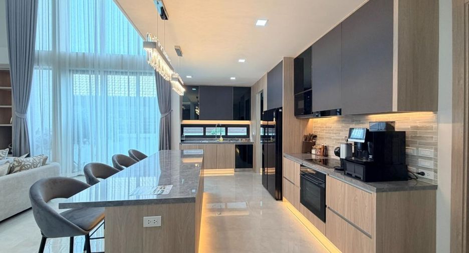 Casa en venta de 5 habitaciones en Bang Lamung, Chonburi