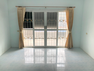 Reihenhaus zum Kauf mit 1 Zimmer in Mueang Chon Buri, Chonburi