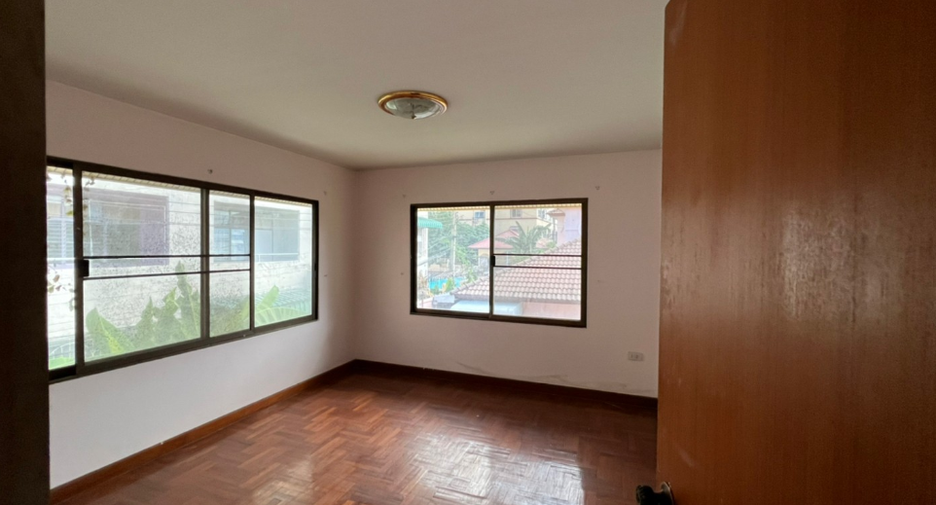 Haus zum Kauf mit 1 Zimmer in Bang Lamung, Chonburi