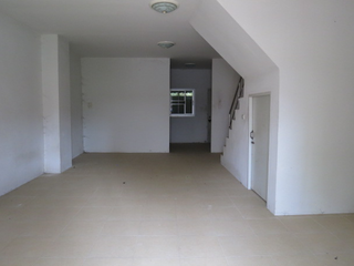 À vendre 1 chambre maison de ville à Pluak Daeng, Rayong